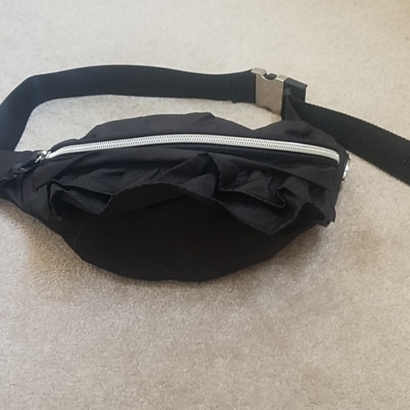 ruffle fanny pack
